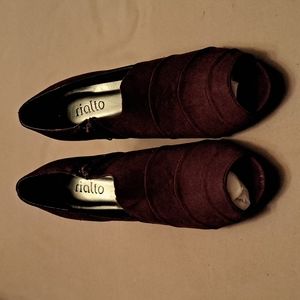 Rialto, 8 1/2, maroon